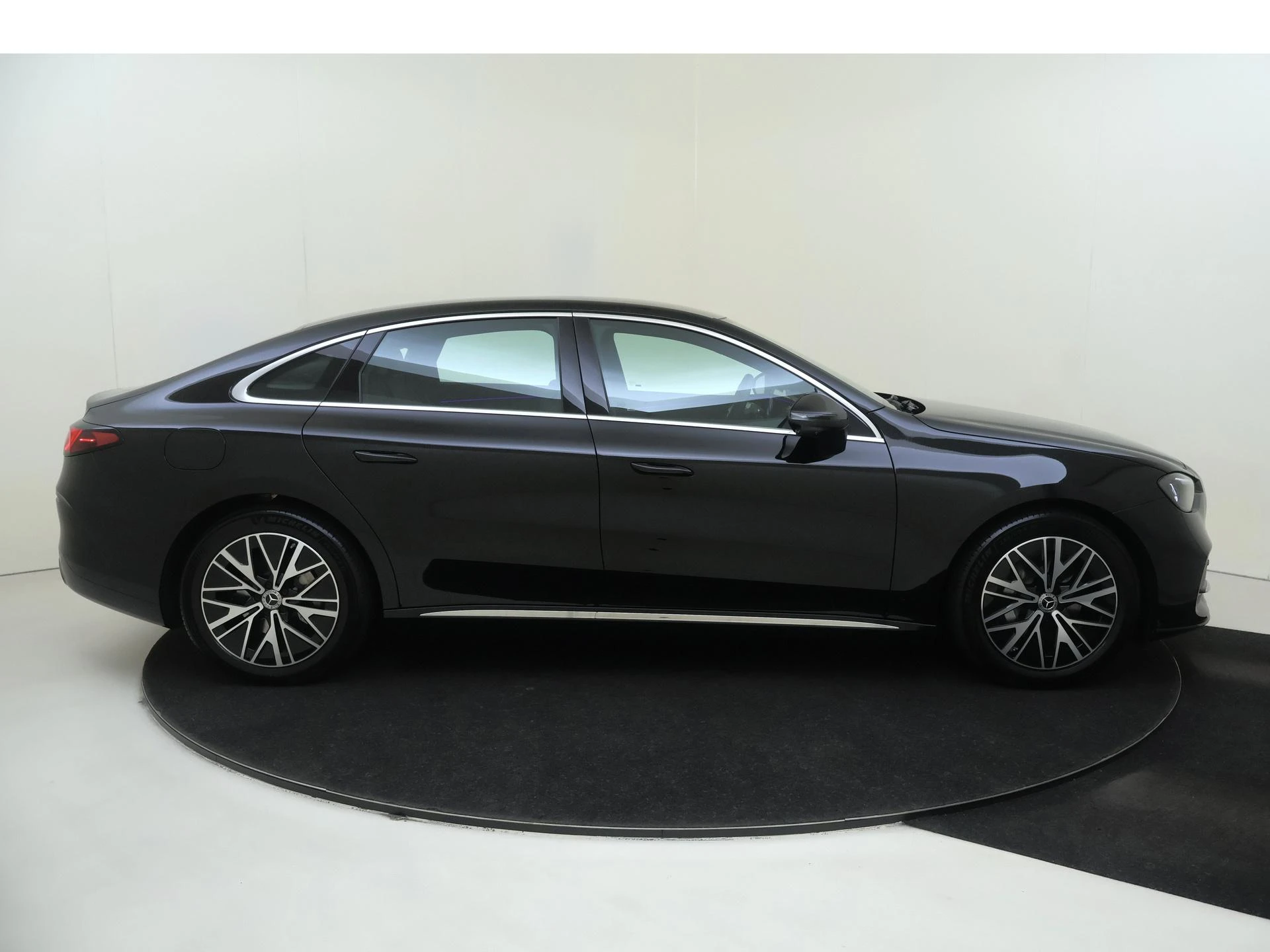 Mercedes-Benz-C-Klasse-image-8