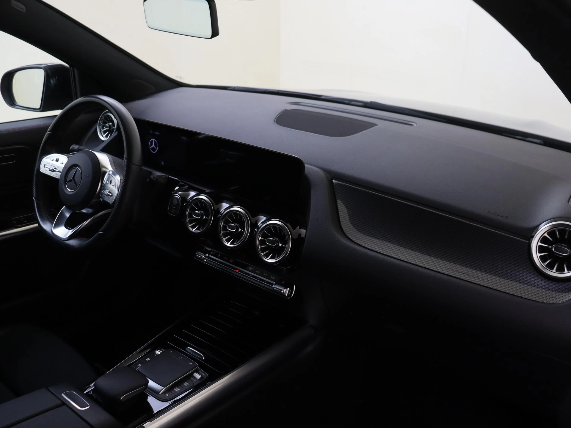 Mercedes-Benz-GLA-image-4