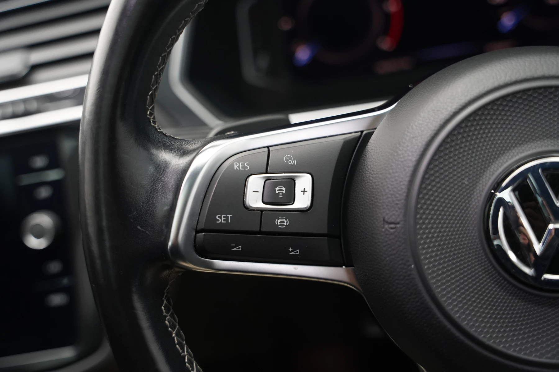 Volkswagen-Tiguan-image-17