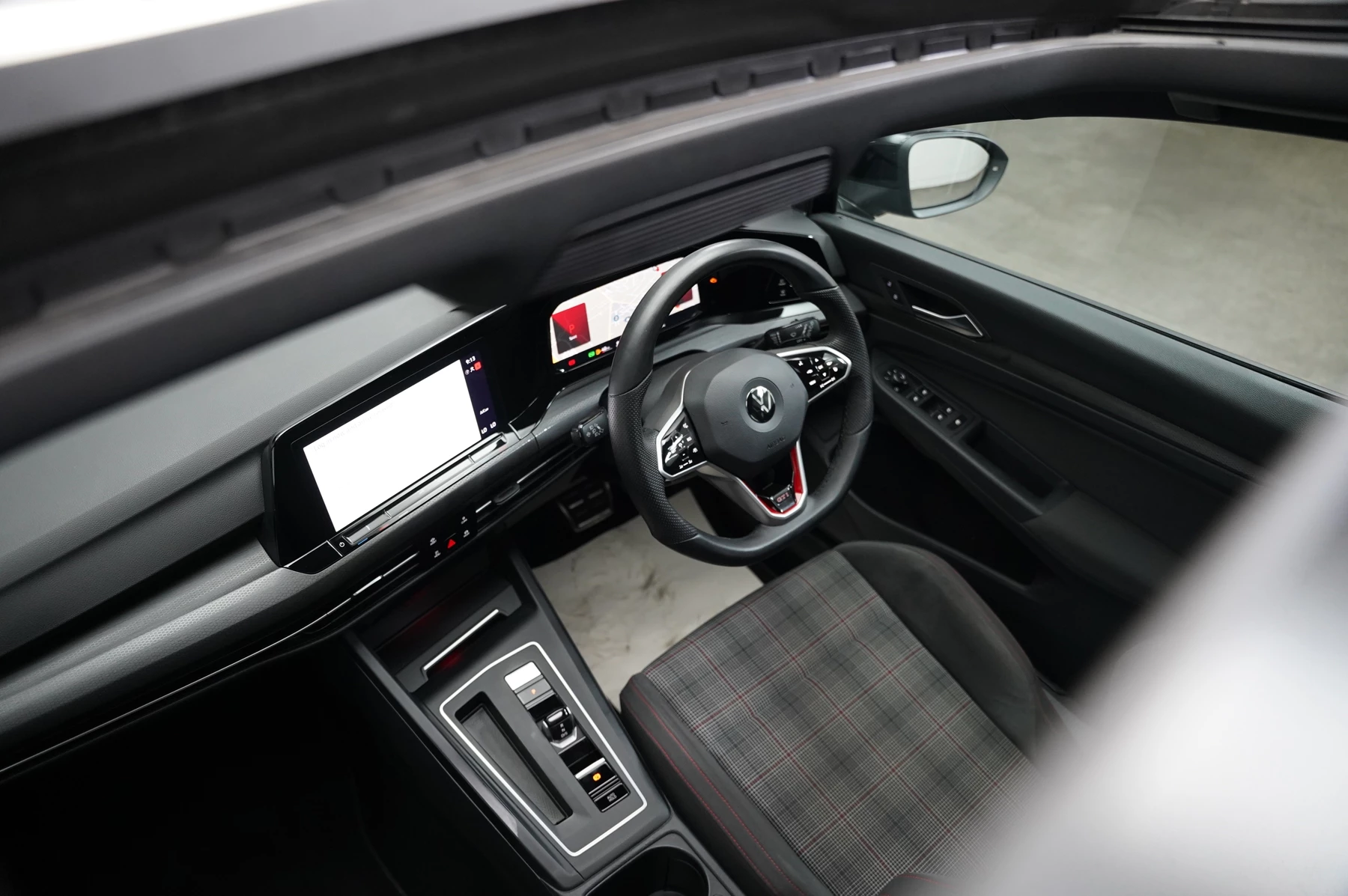 Volkswagen-Golf-image-23