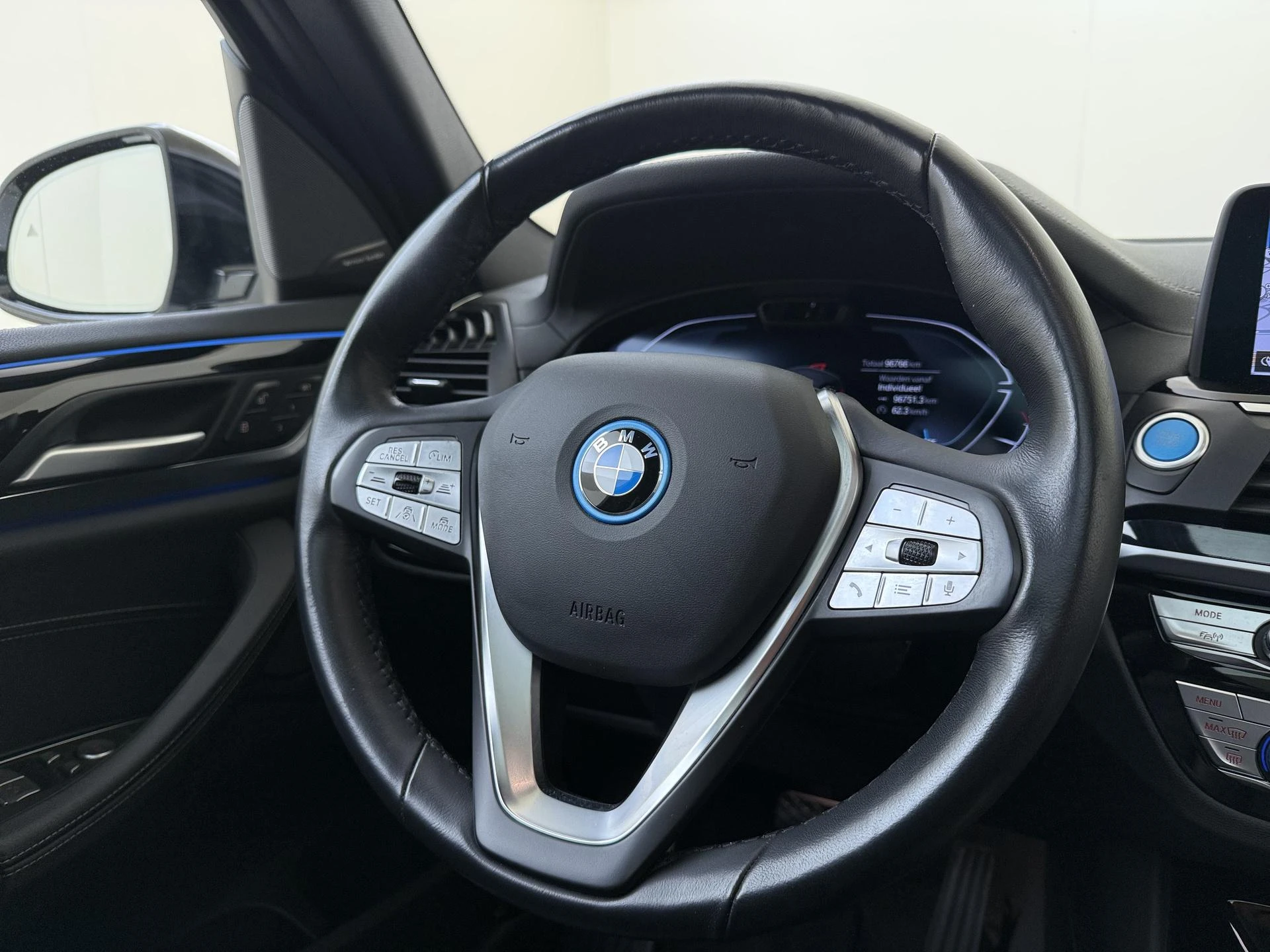 BMW-iX3-image-9