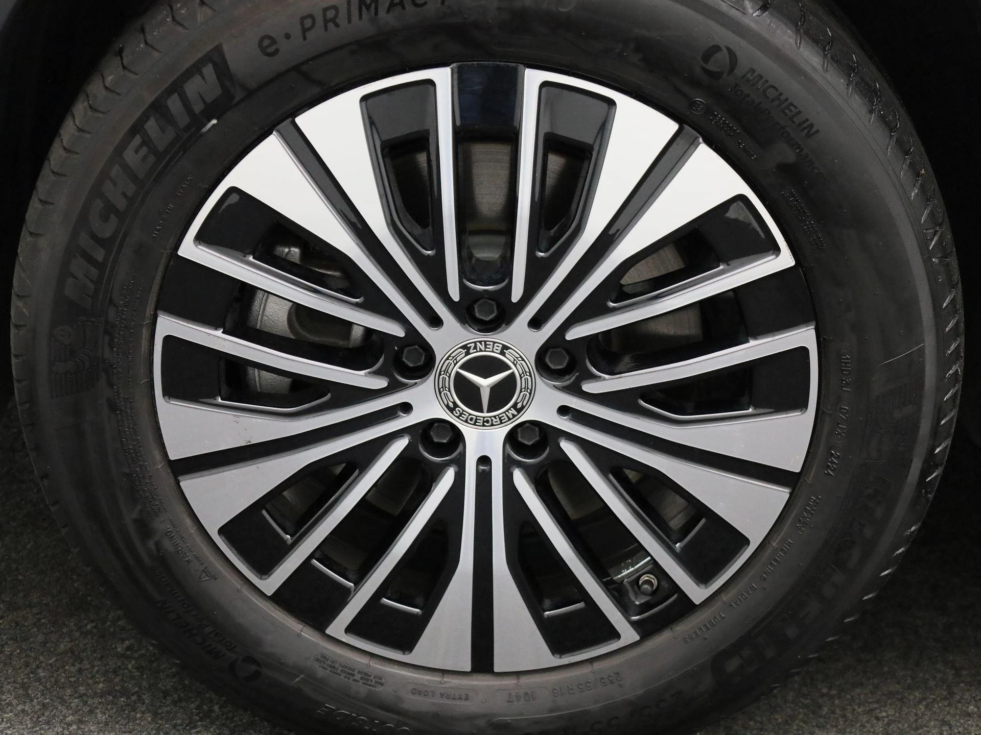 Mercedes-Benz-EQB-image-14