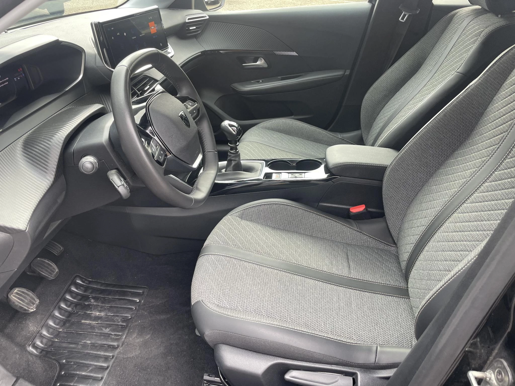 Peugeot-208-image-11