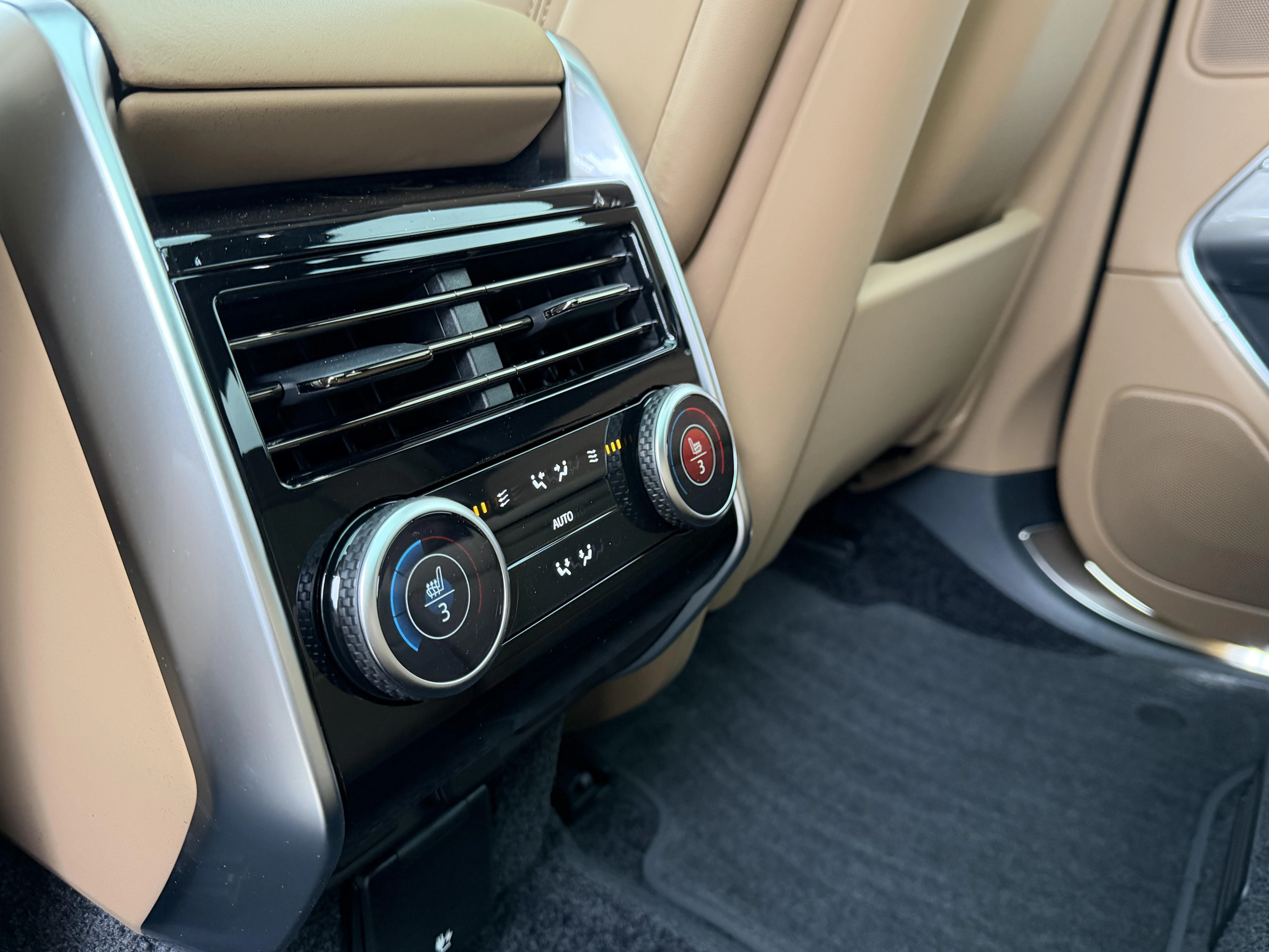 Land Rover-Range Rover-image-12