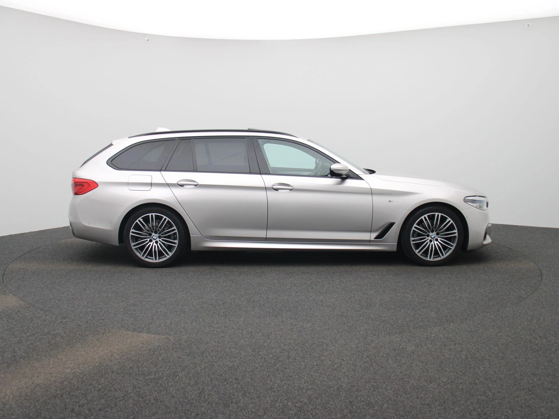 BMW-5 Serie-image-5
