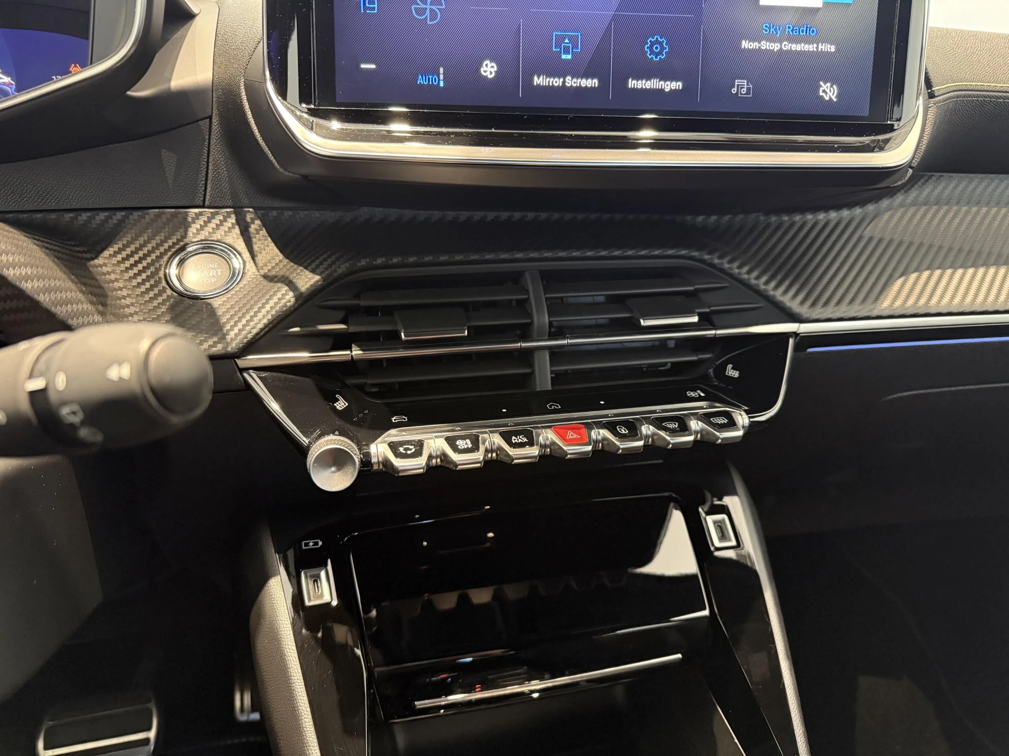 Peugeot-208-image-27