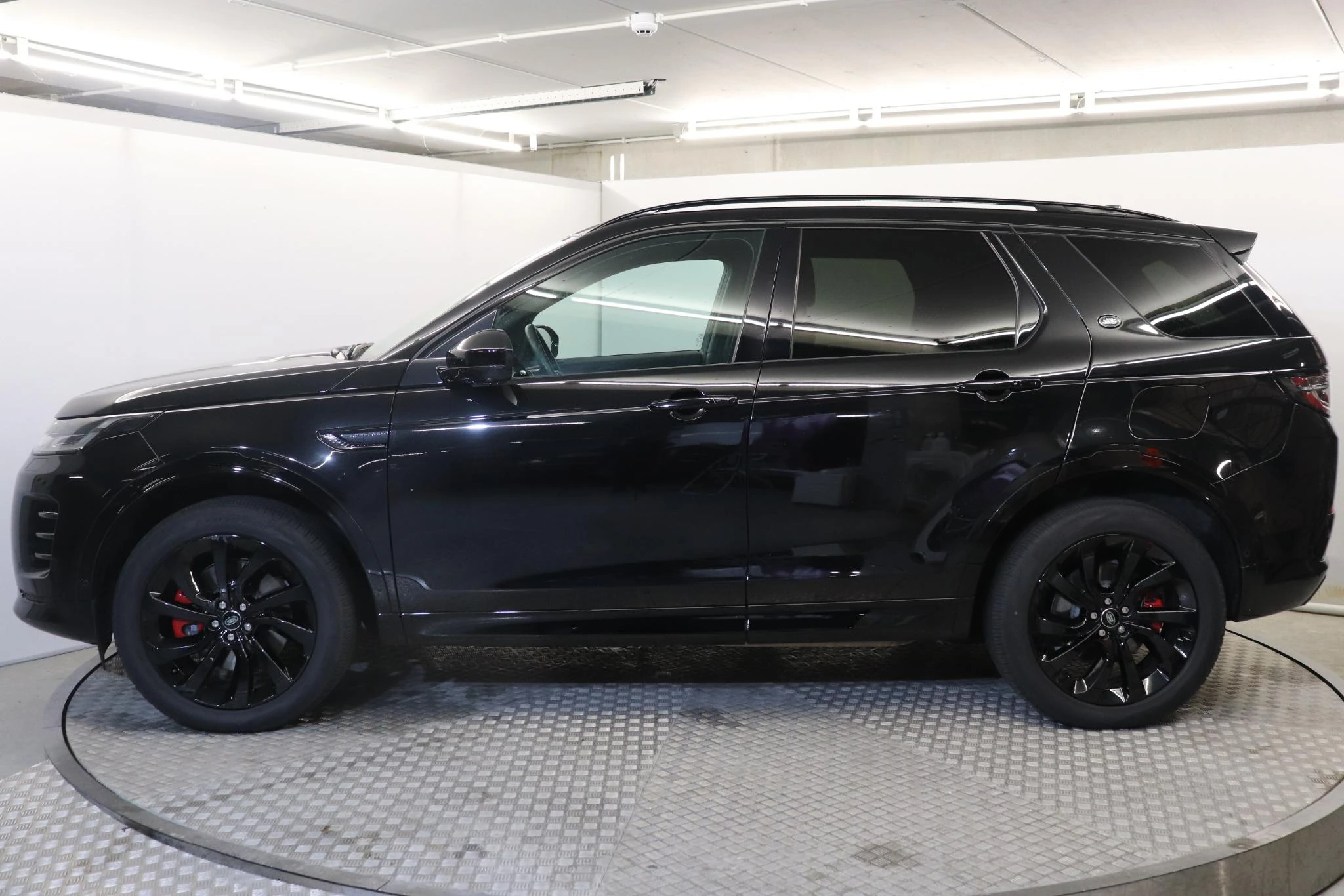 Land Rover-Discovery Sport-image-2