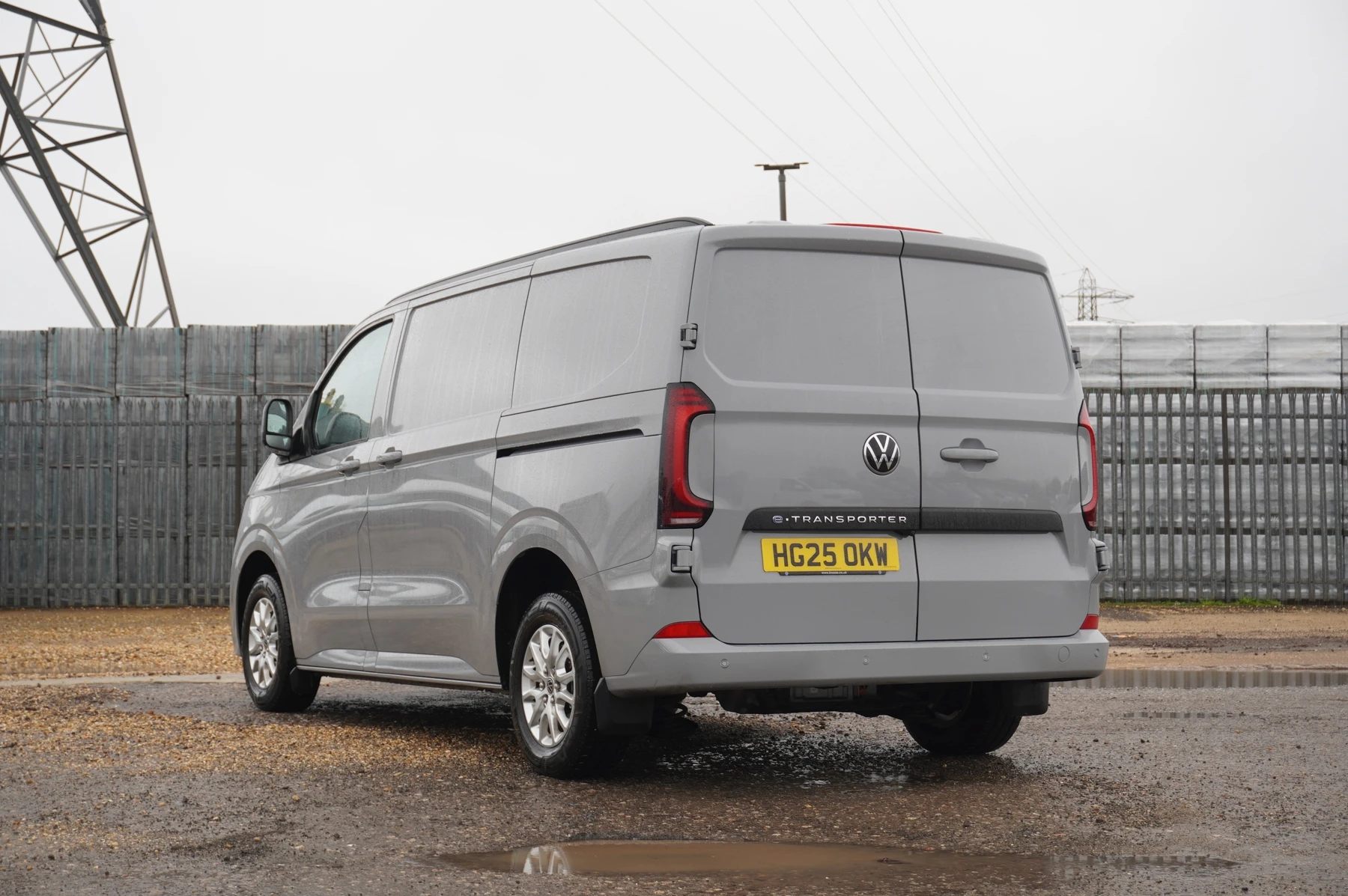 Volkswagen-Transporter-image-2