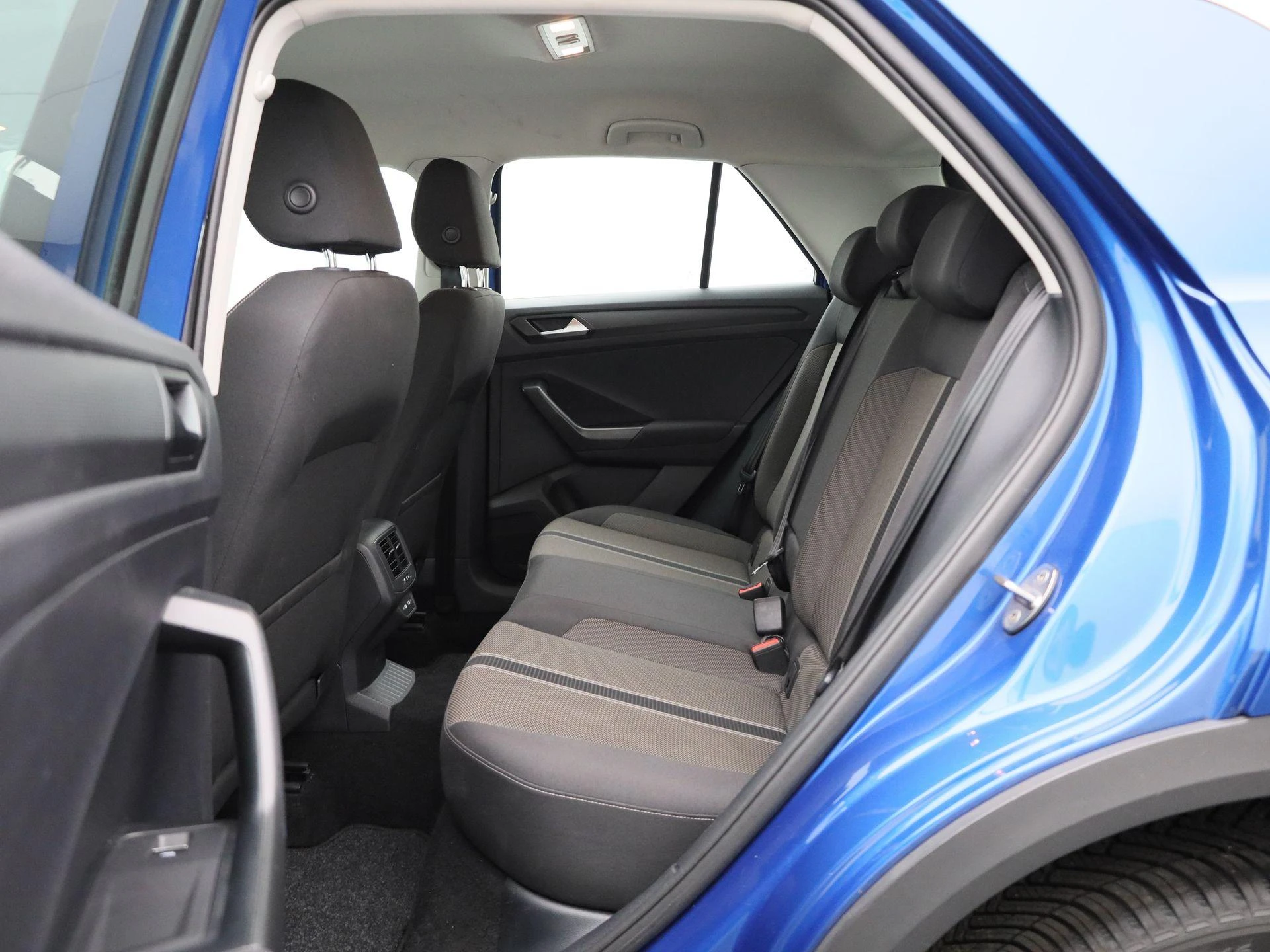 Volkswagen-T-Roc-image-11