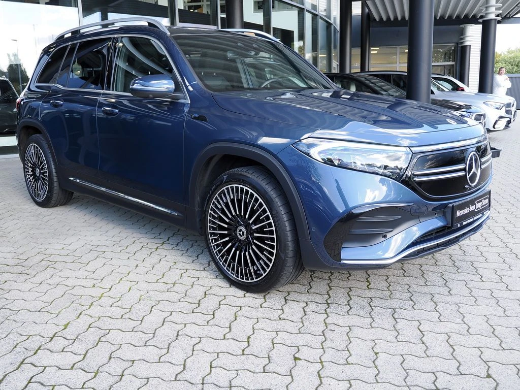 Mercedes-Benz-EQB 300-image-4