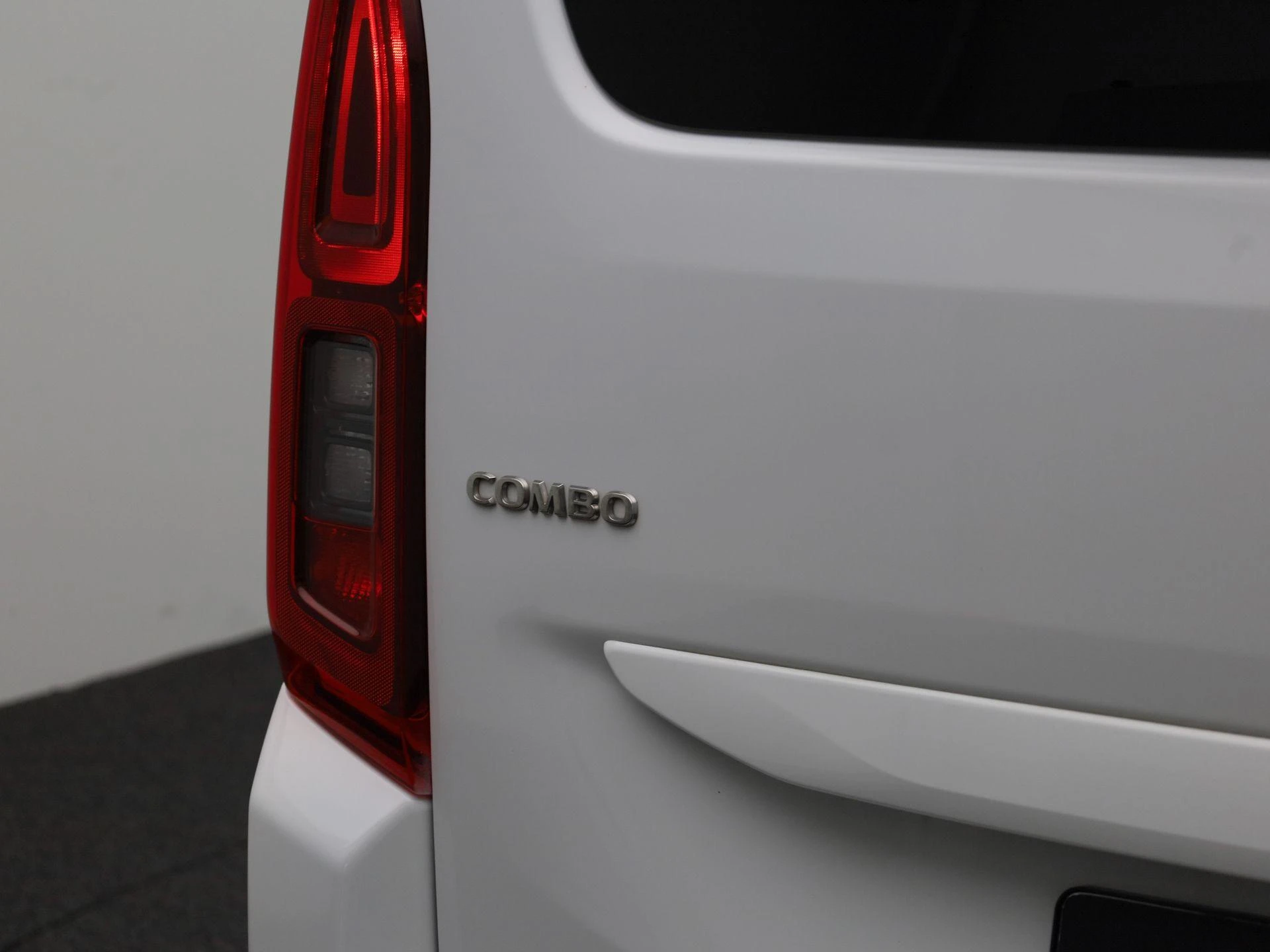 Opel-Combo Life-image-31