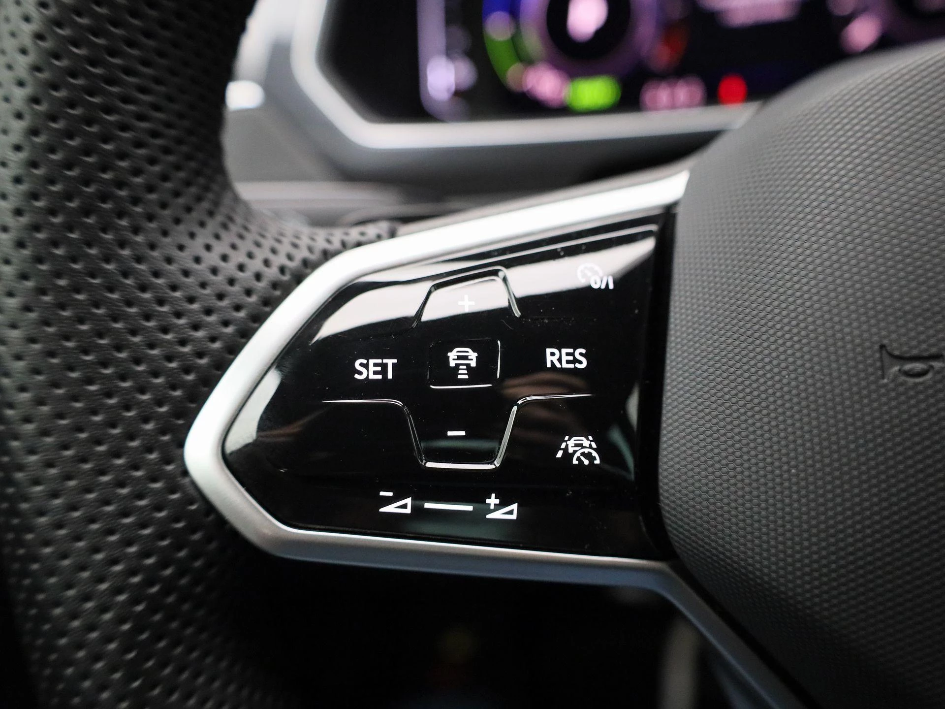 Volkswagen-Tiguan-image-21