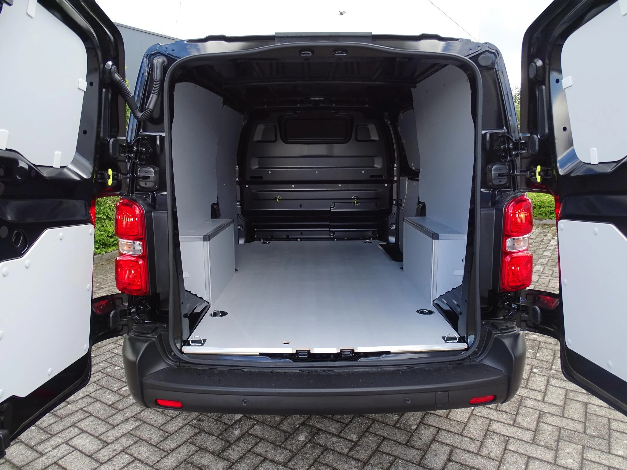 Opel-Vivaro-image-12