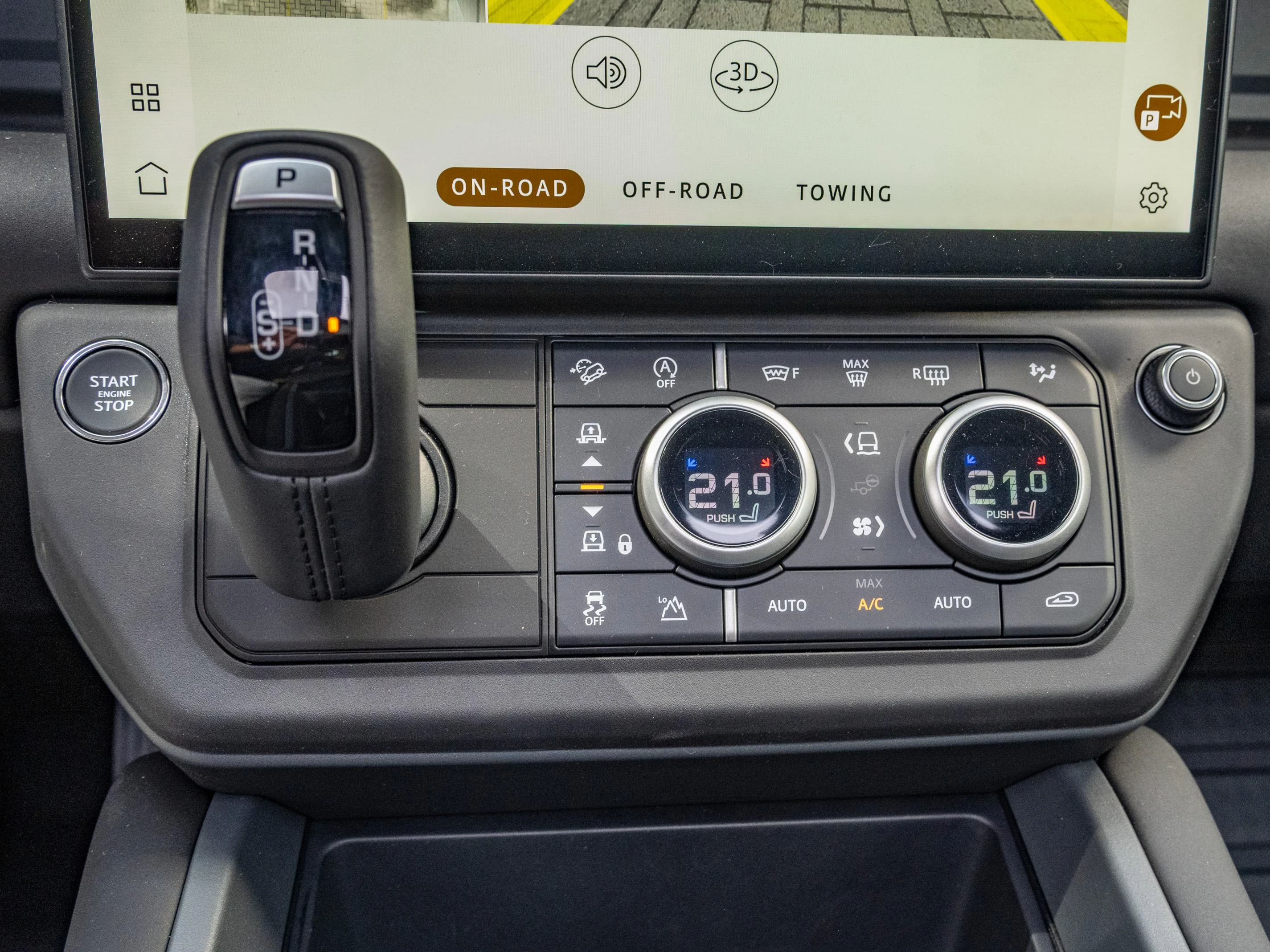 Land Rover Defender D250 X-Dynamic SE