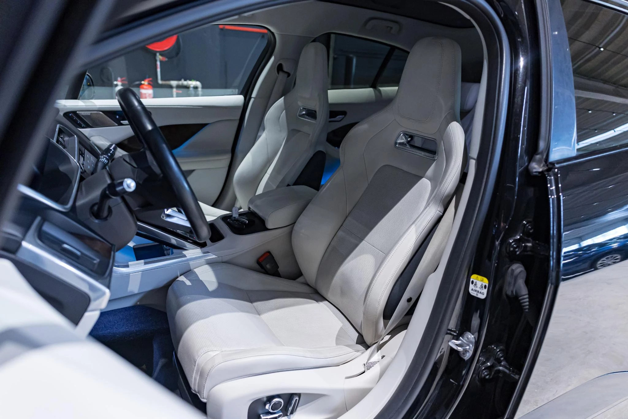 Jaguar-I-PACE-image-26