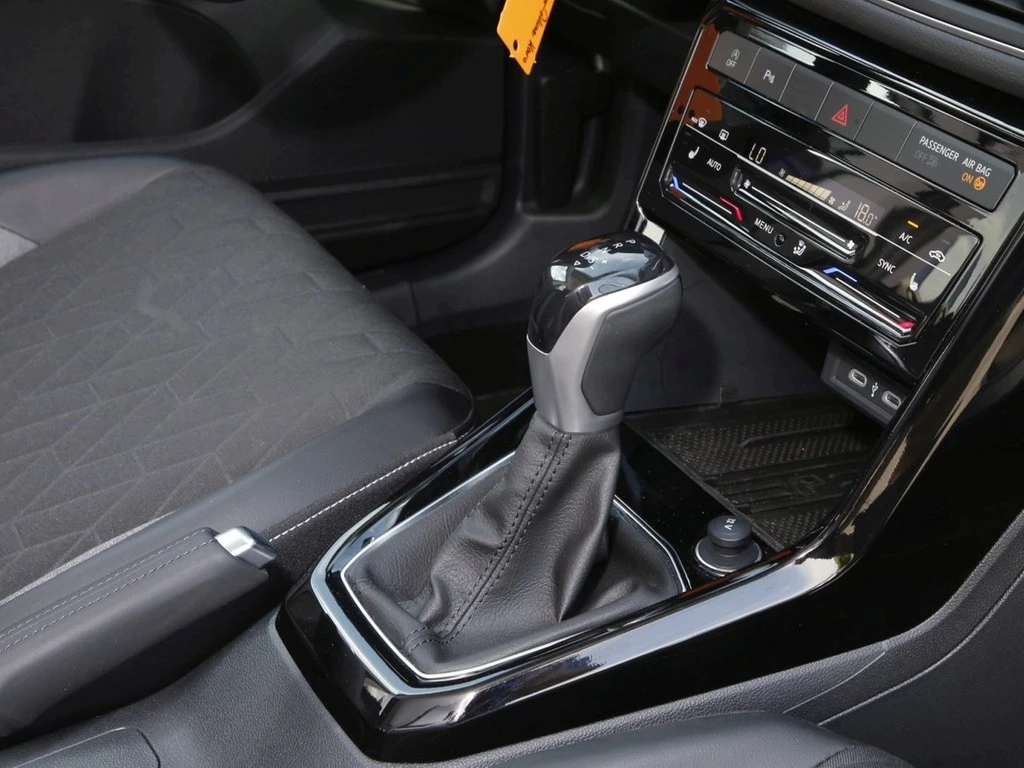 Volkswagen-T-Cross-image-9