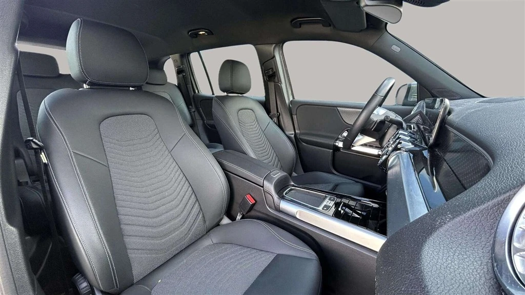 Mercedes-Benz-EQB-image-18