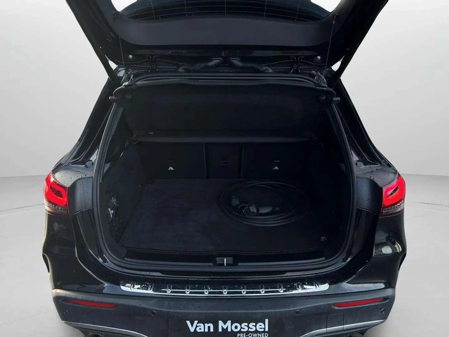 Mercedes-Benz-EQA-image-17