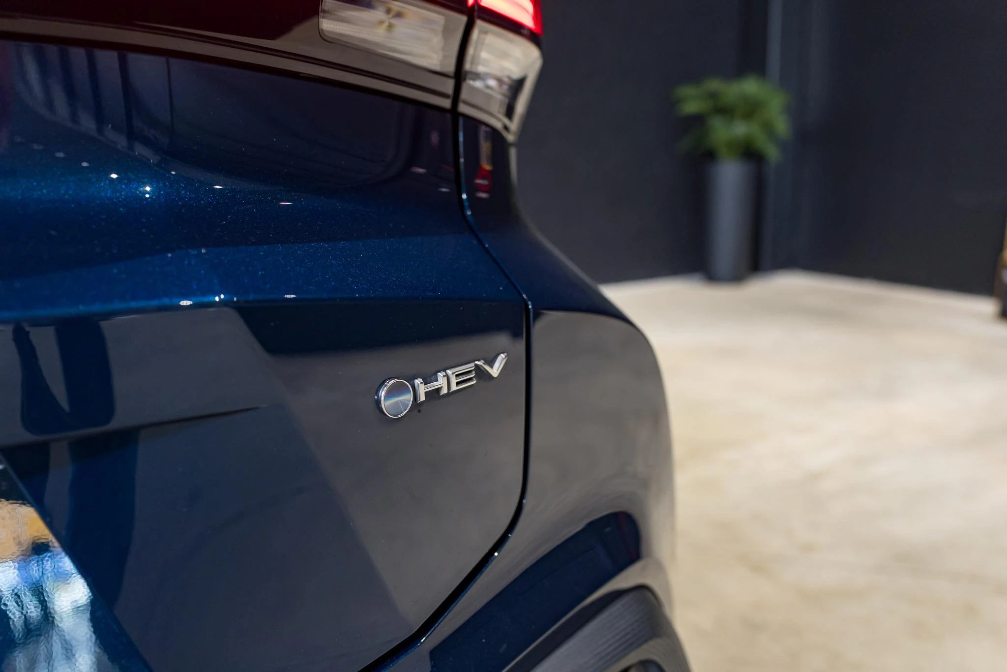 Toyota C-HR 1.8 VVT i-Hybrid C-Lub Mono-Tone E-CVT