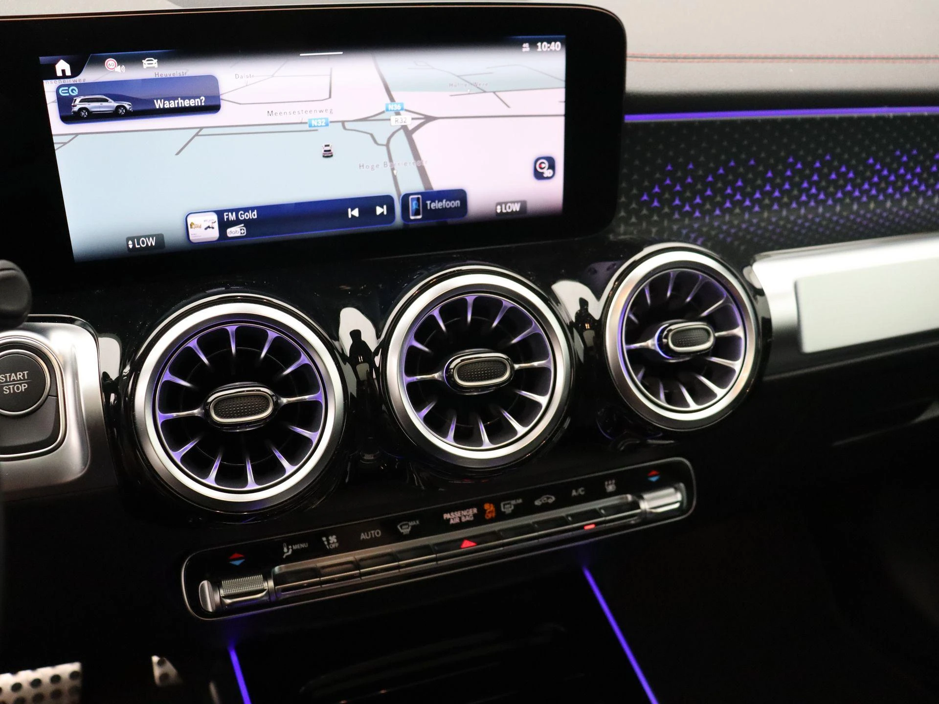 Mercedes-Benz-EQB-image-19