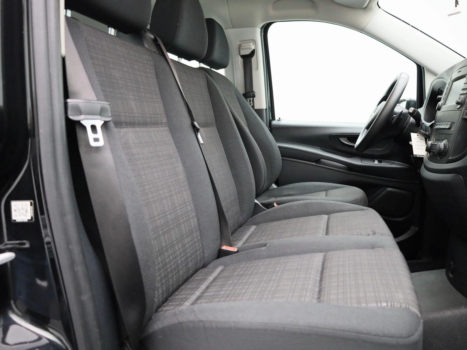 Mercedes-Benz-Vito-image-33