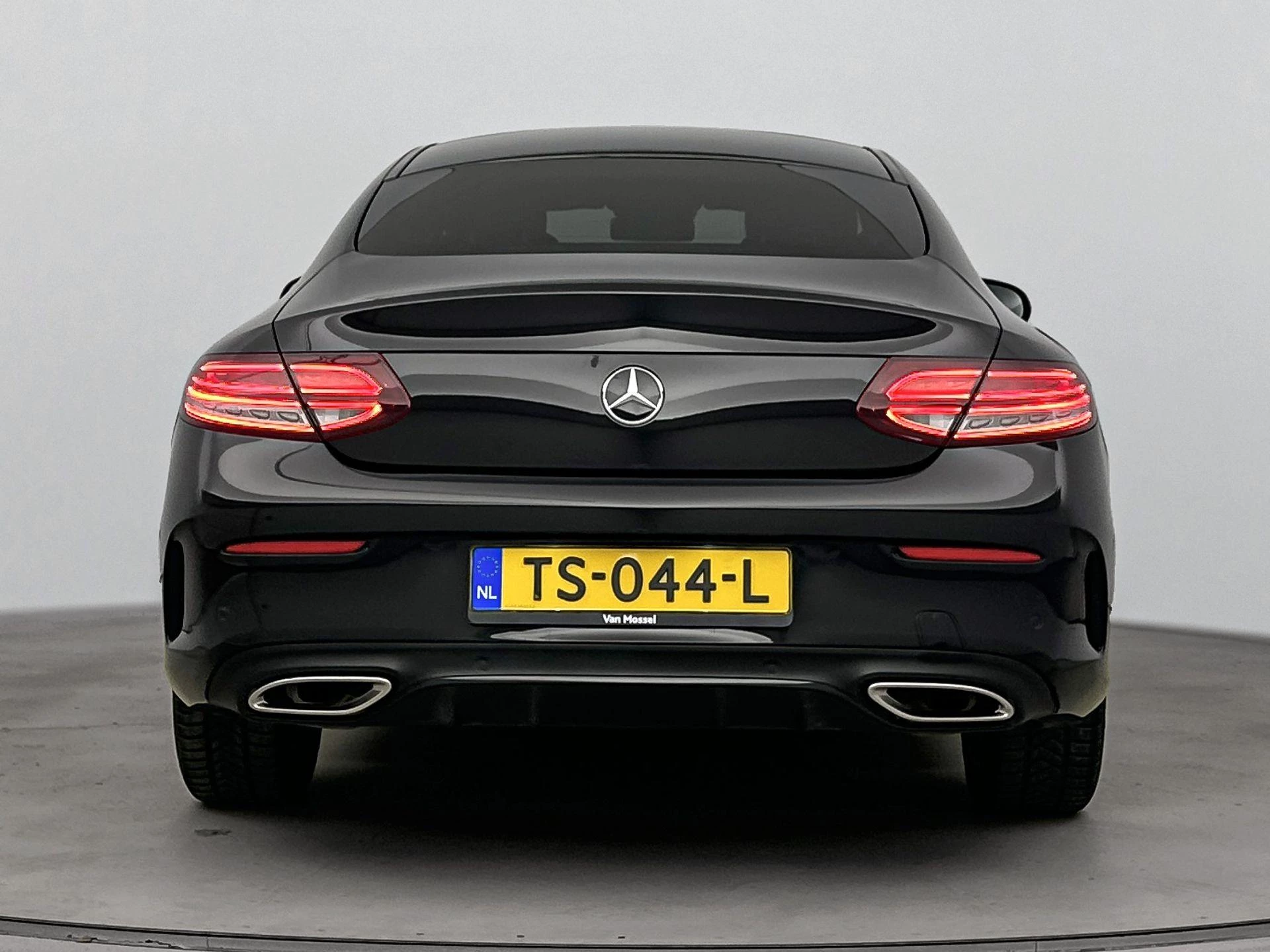 Mercedes-Benz-C-Klasse-image-2