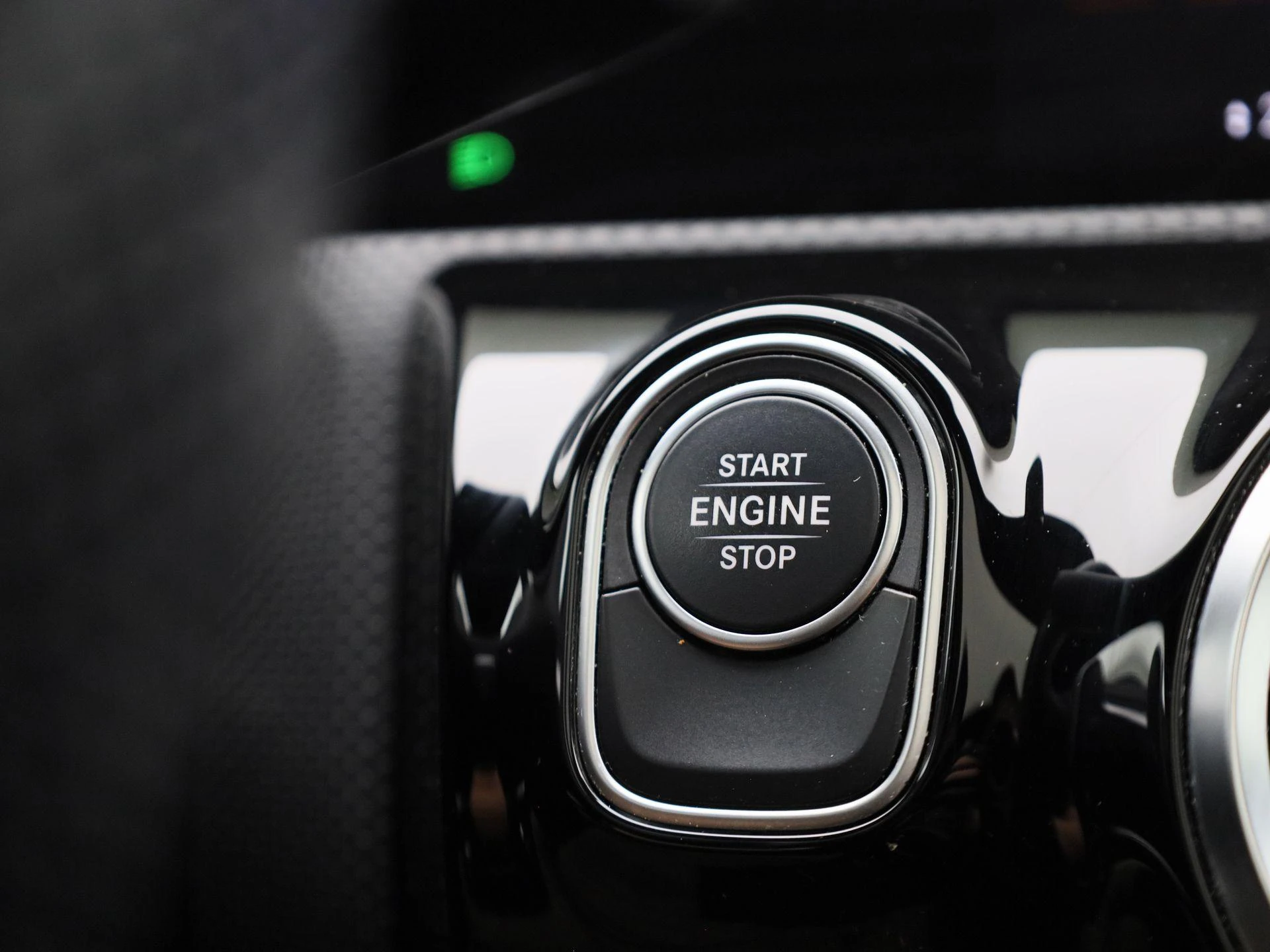 Mercedes-Benz-CLA-image-23