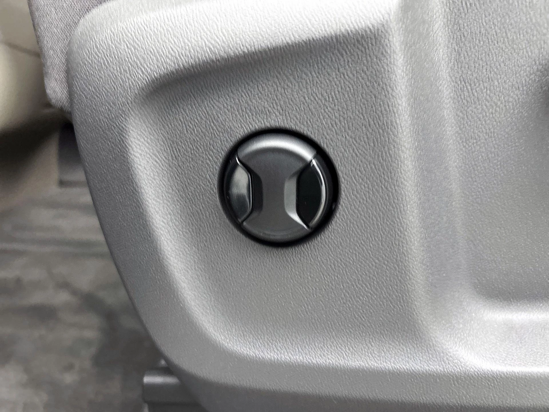 Volkswagen-Multivan-image-25