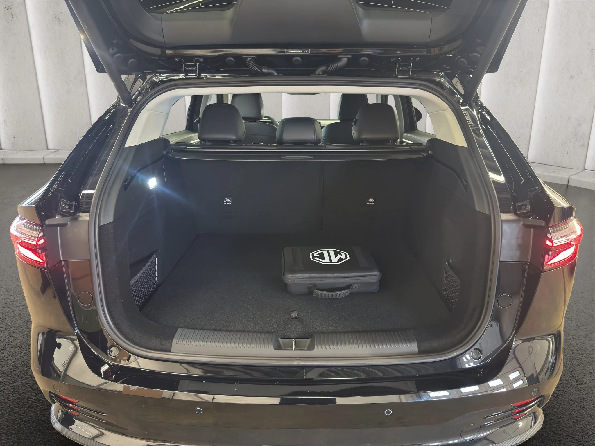 MG HS Luxury 1.5 T PHEV Sports Utility Vehicle. 200 kW. 5-türig