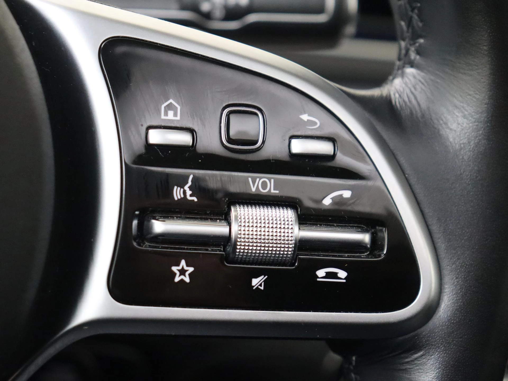 Mercedes-Benz-GLE-image-13