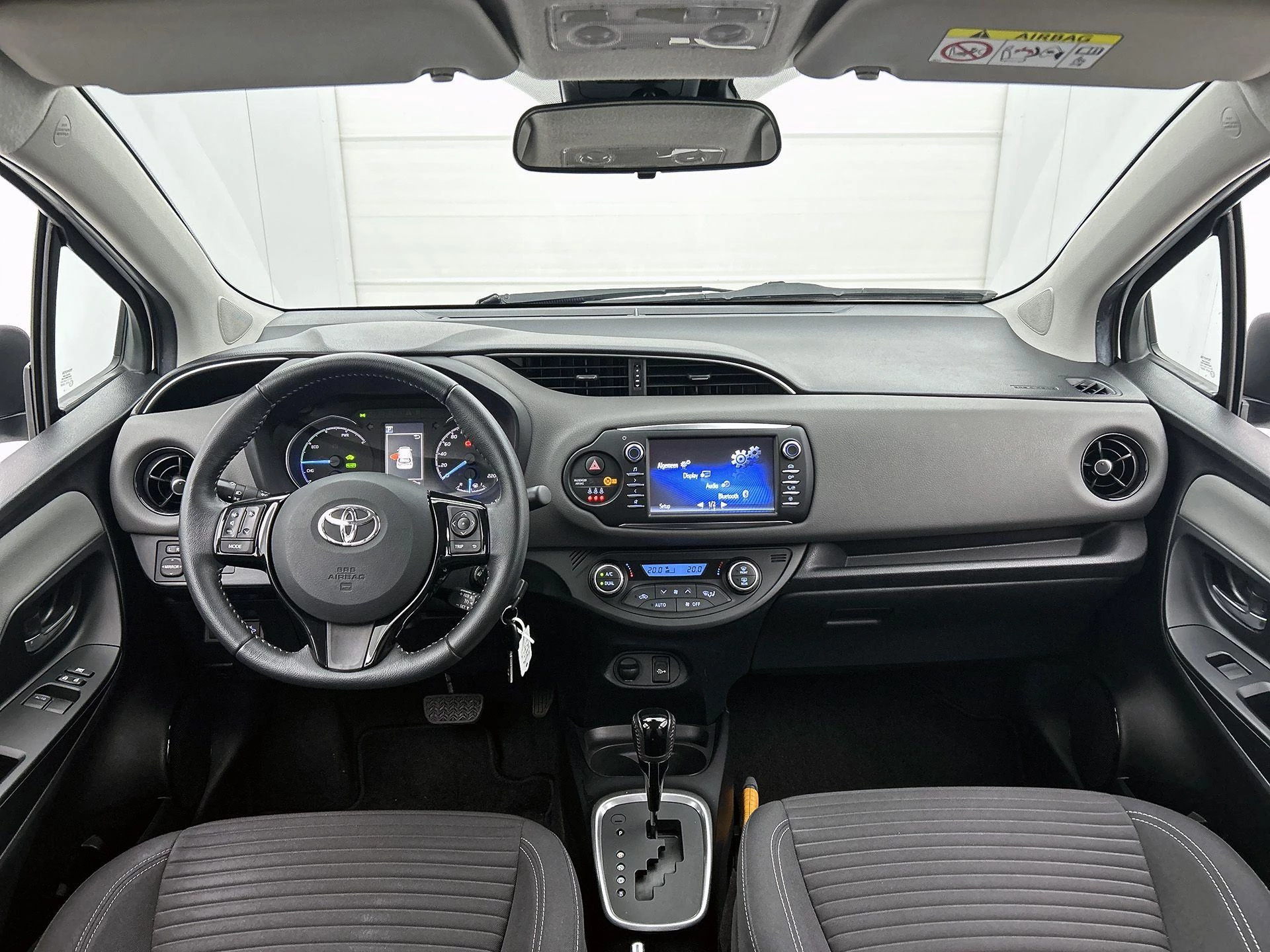 Toyota-Yaris-image-20