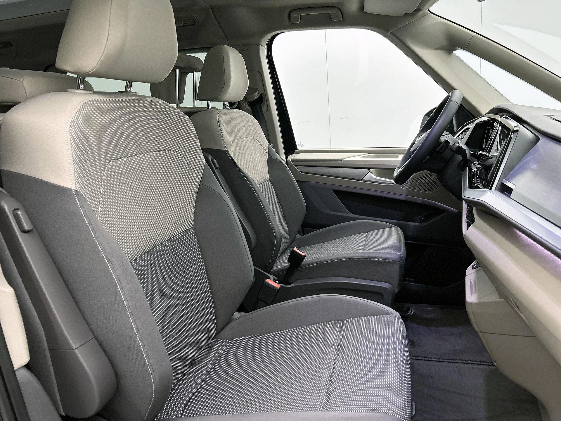 Volkswagen-Multivan-image-36