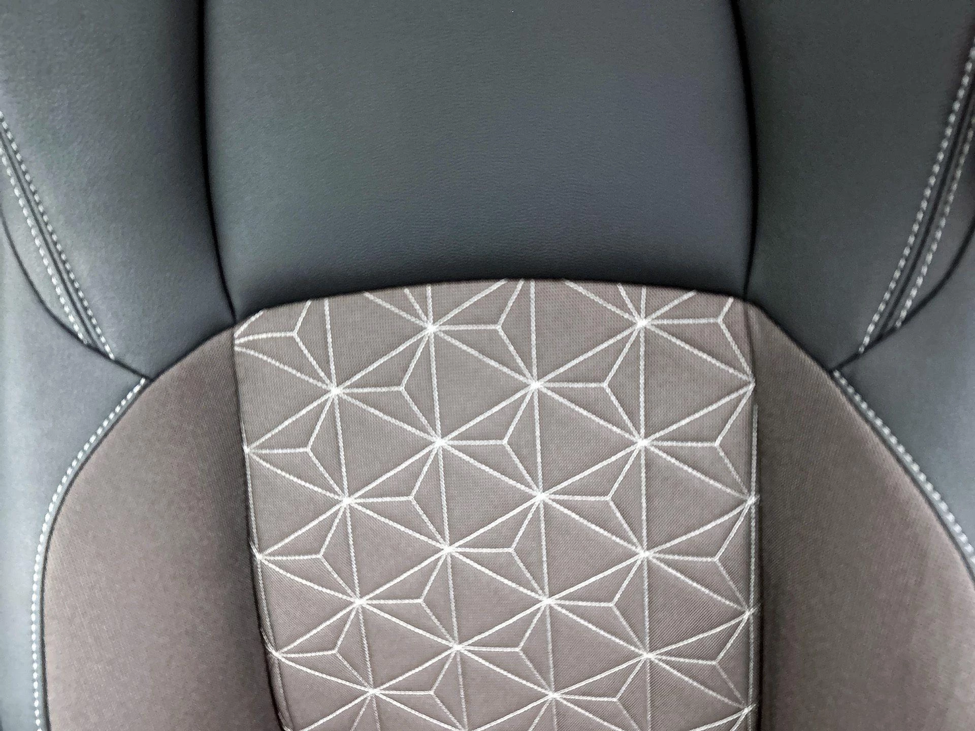 Toyota-Yaris Cross-image-12