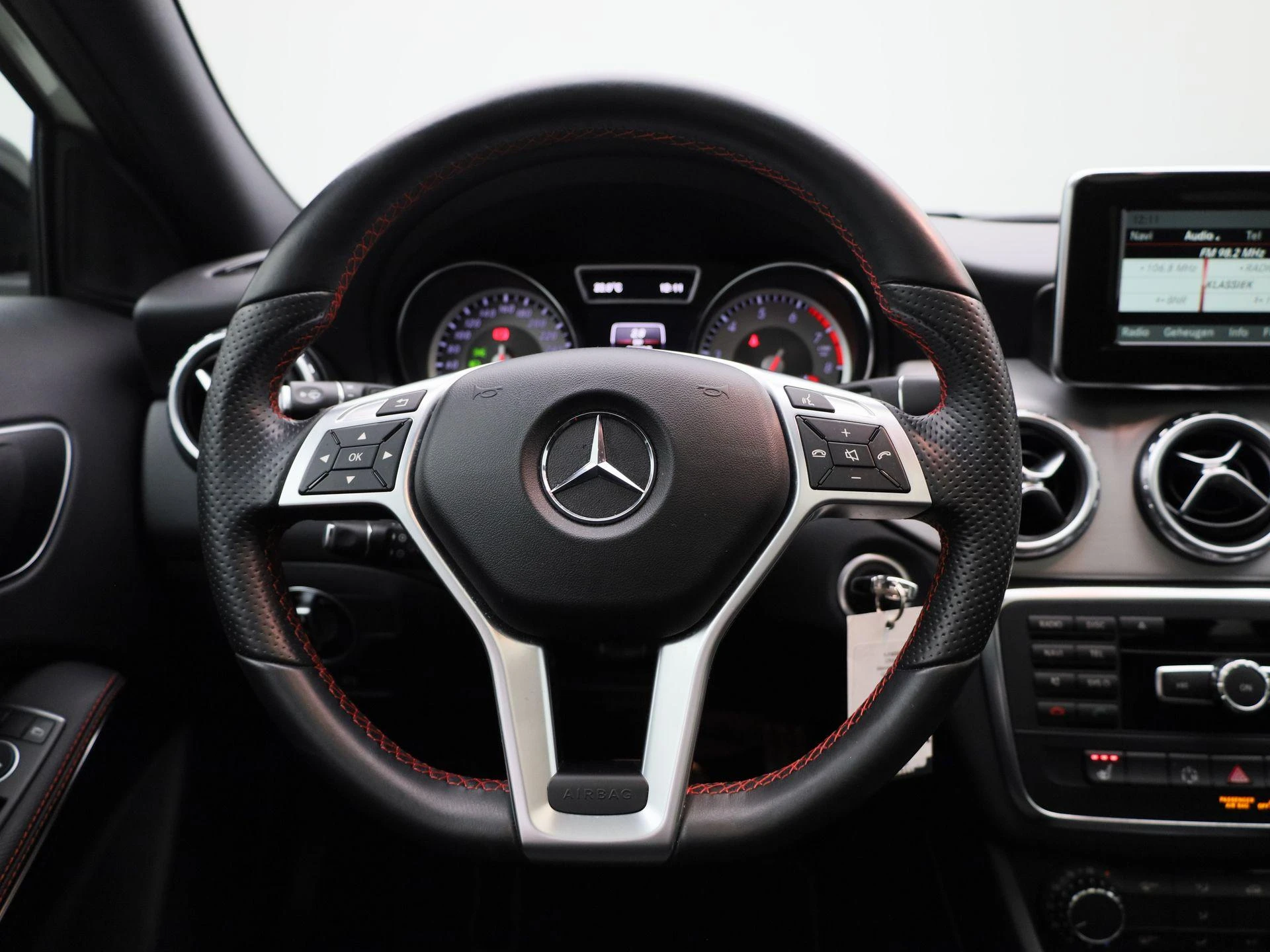 Mercedes-Benz-GLA-image-6