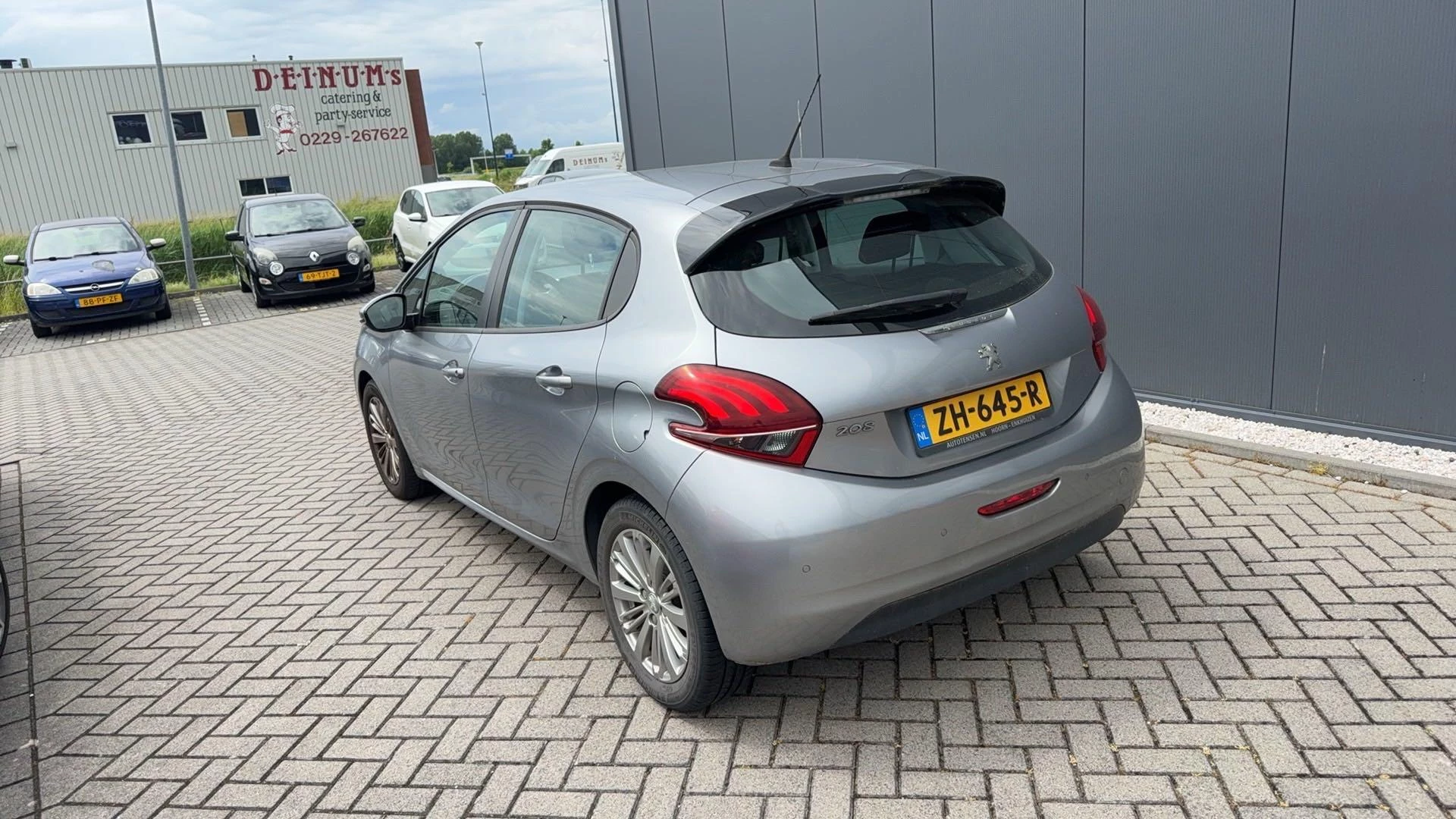 Peugeot 208 Signature