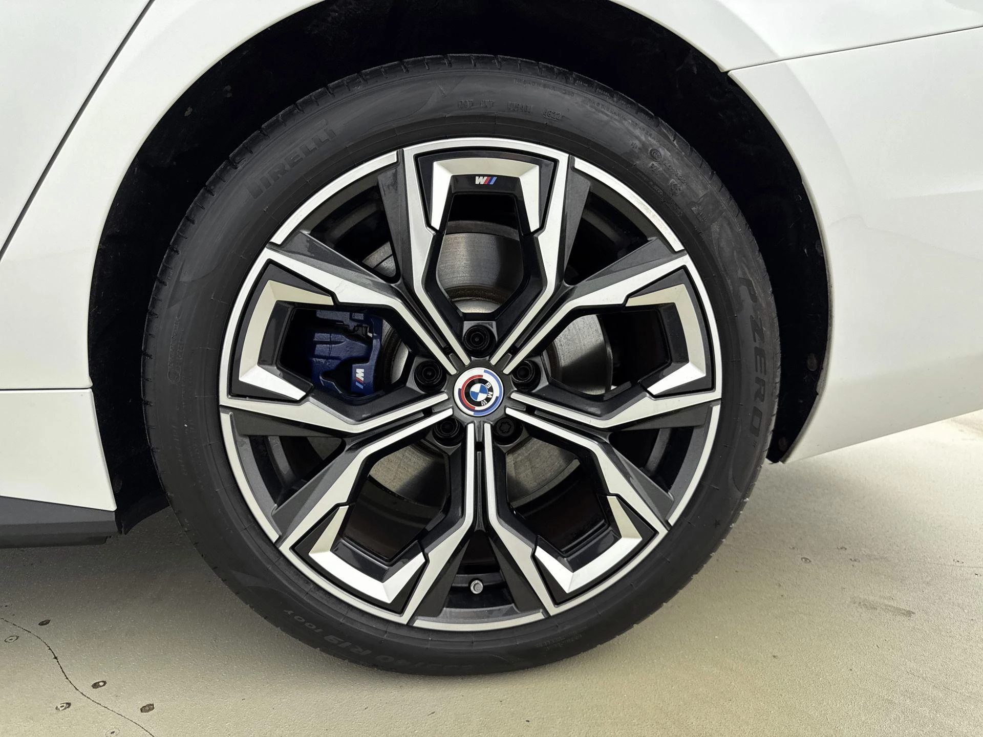 BMW-i4-image-28