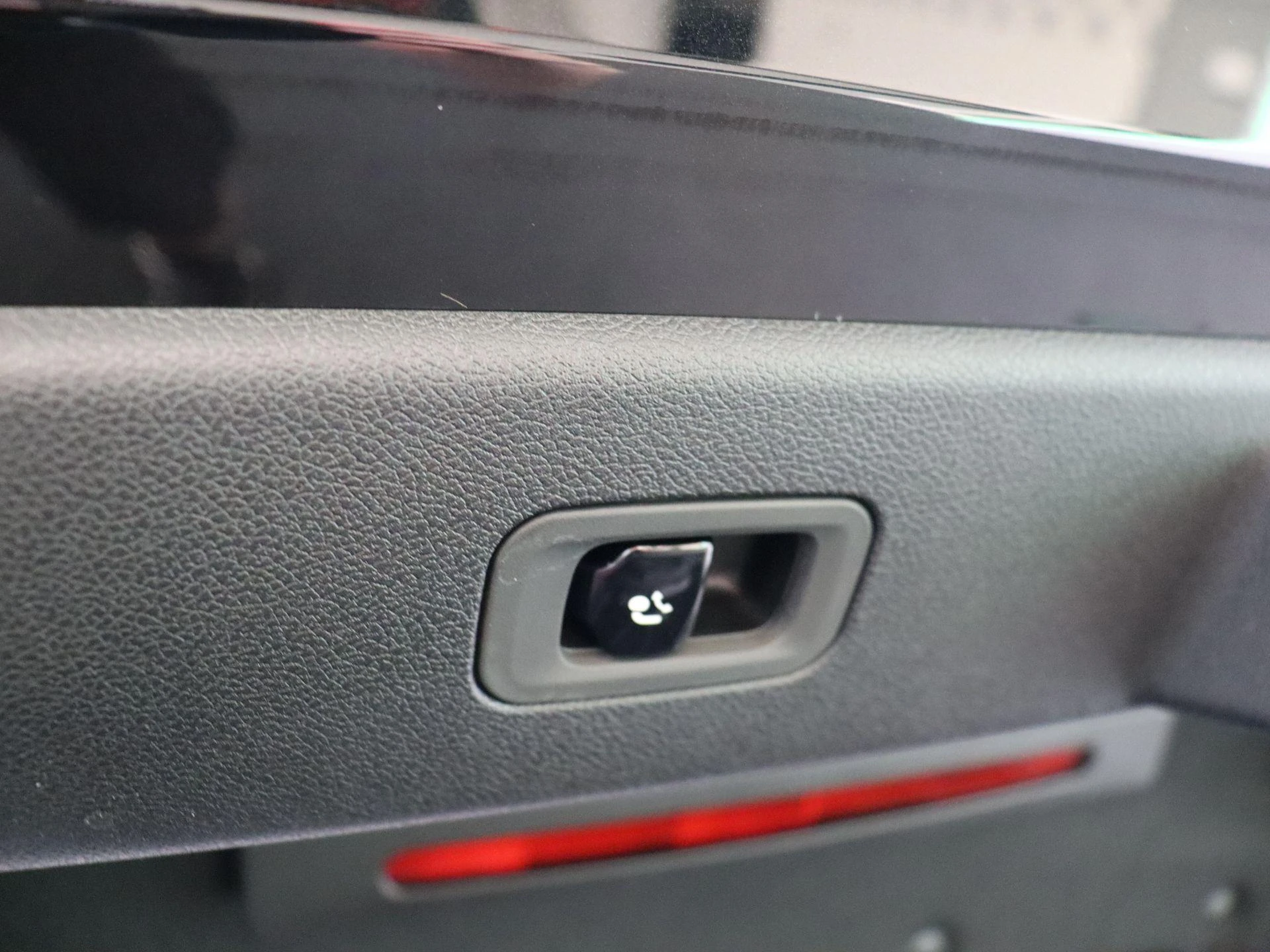 Mercedes-Benz-CLA-image-26