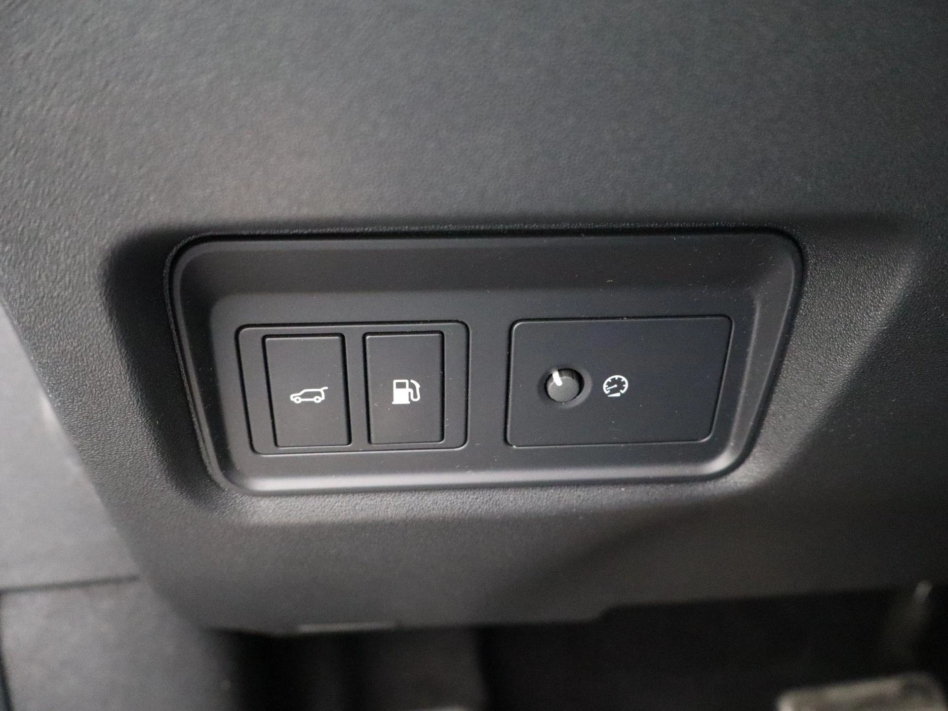 Jaguar-E-PACE-image-25