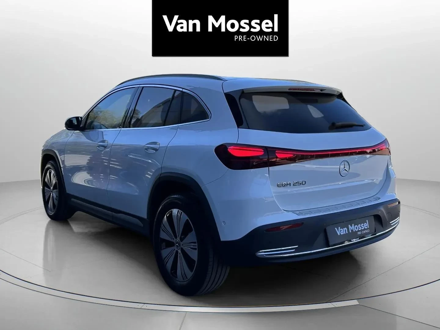 Mercedes-Benz-EQA-image-6