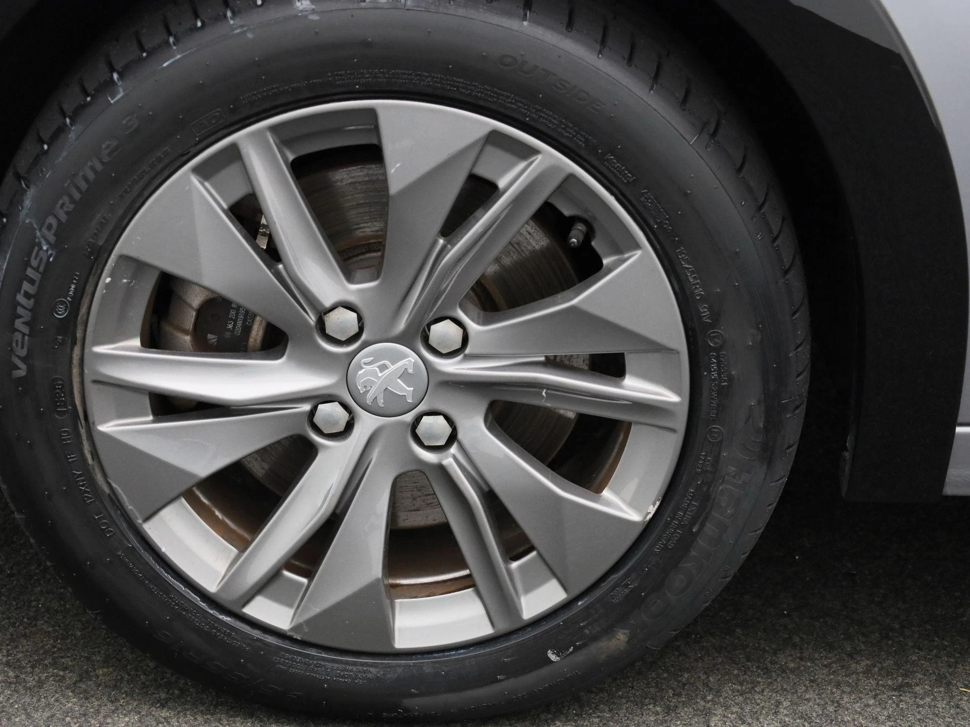 Peugeot-e-208-image-15