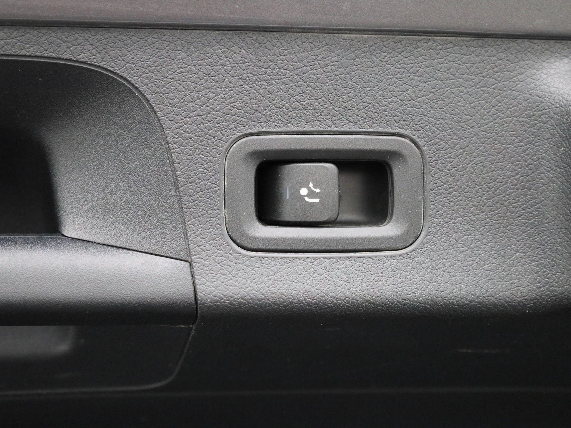 Mercedes-Benz-CLA-image-14