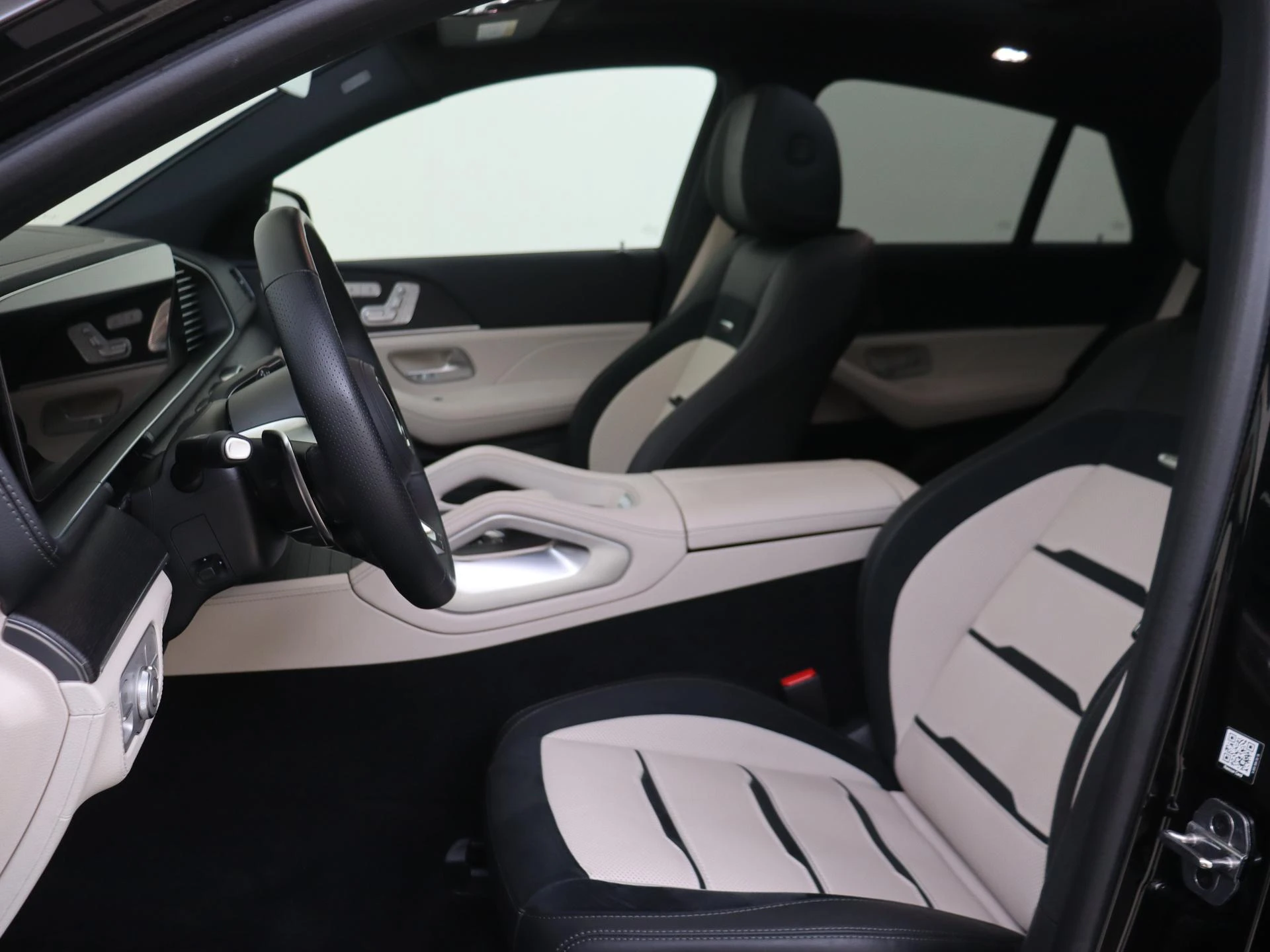 Mercedes-Benz-GLE-image-17