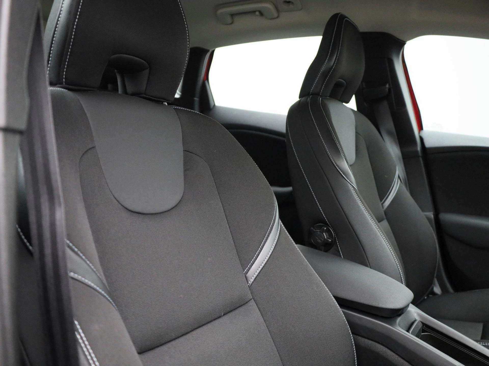Volvo-V40-image-37