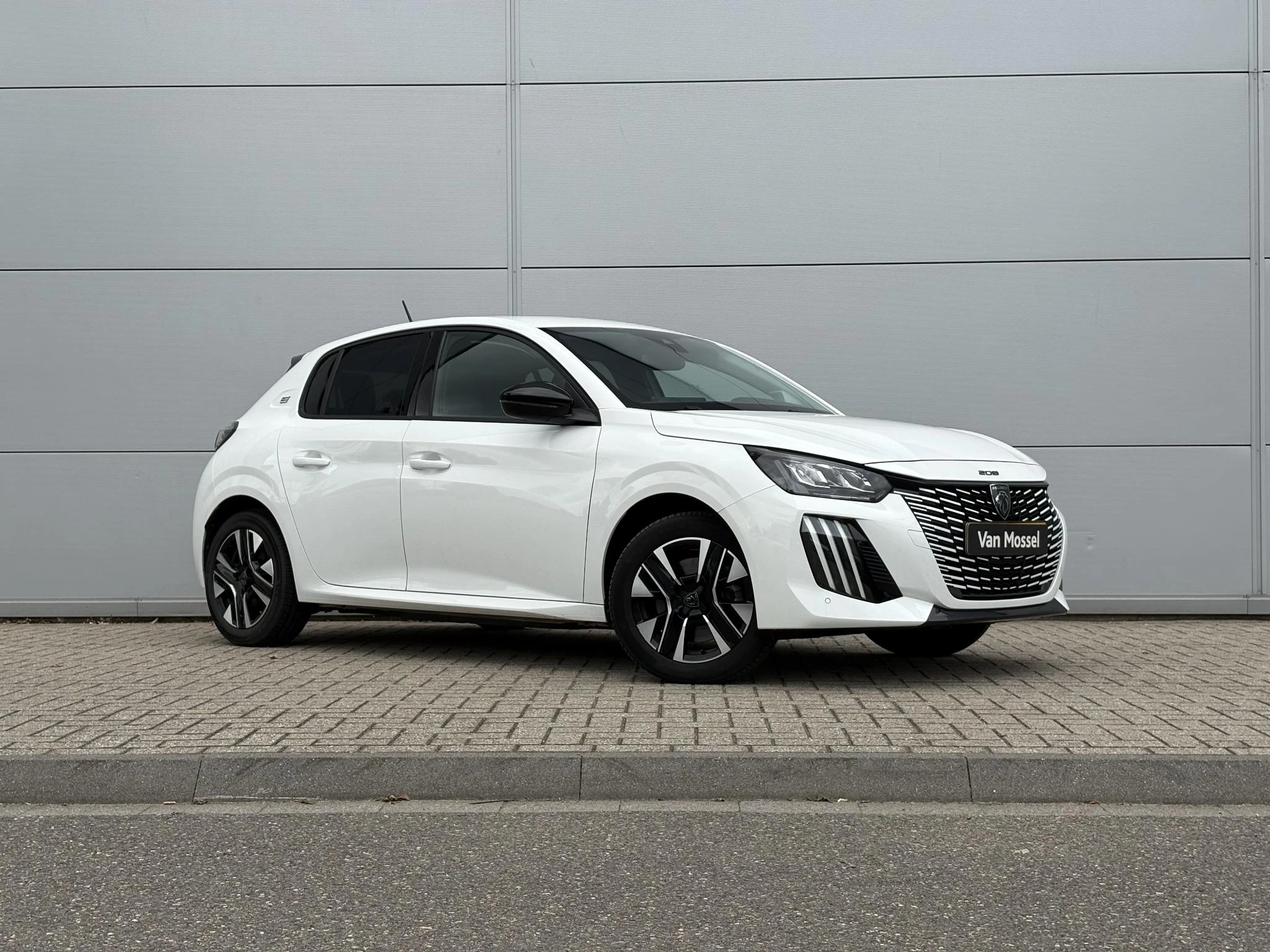 Peugeot-e-208-image-6