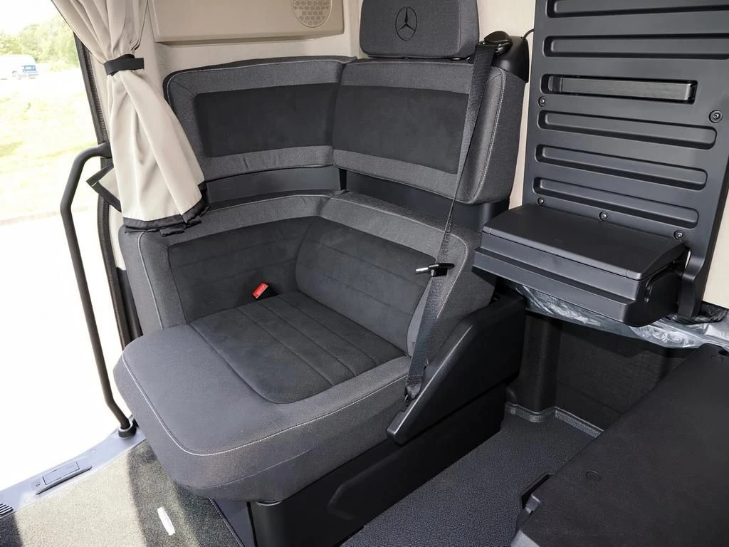 Mercedes-Benz-Actros-image-12