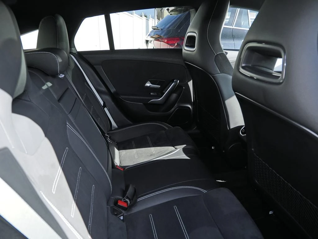 Mercedes-Benz-CLA 200 d-image-12