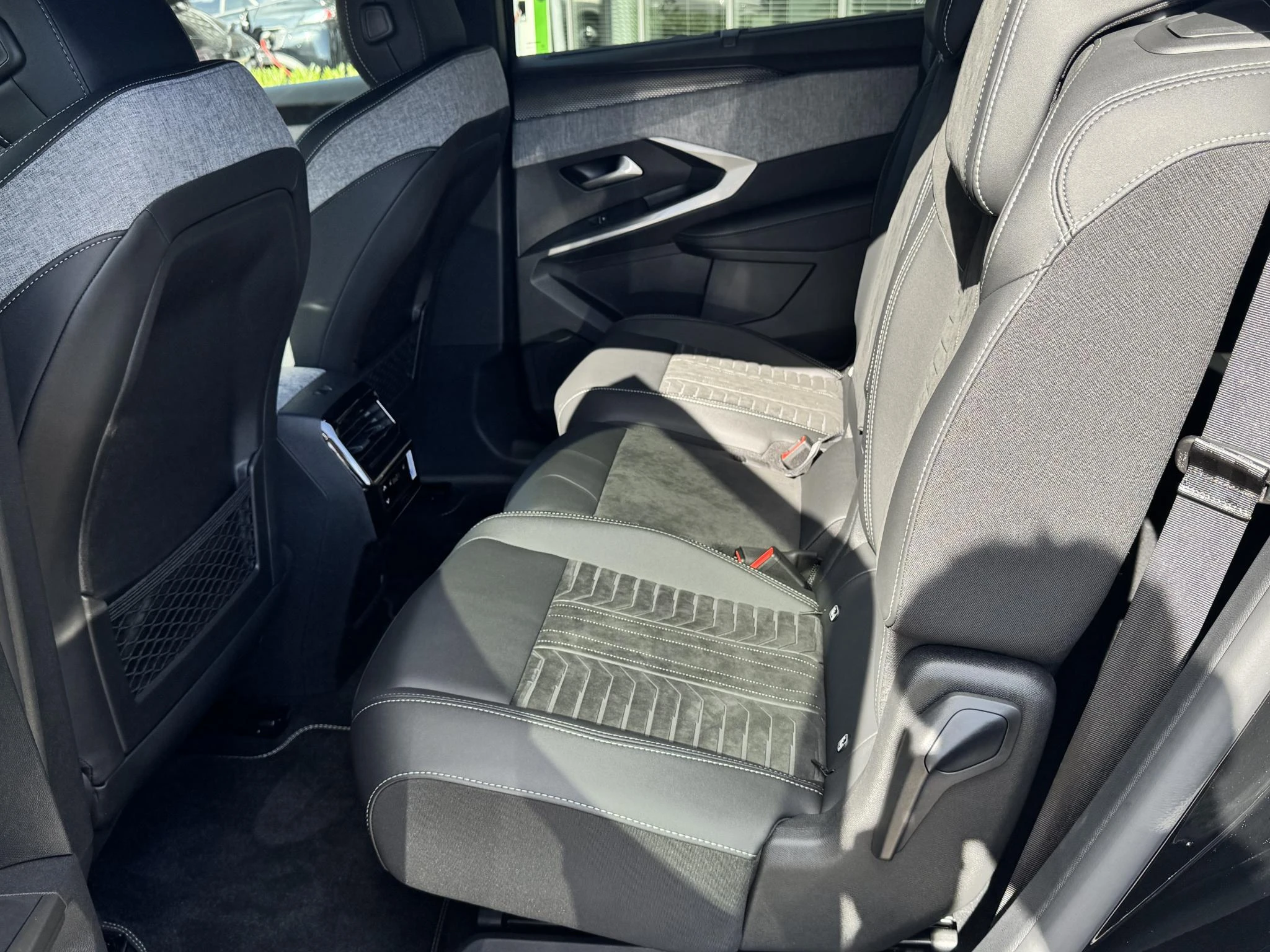 Peugeot-e-5008-image-30