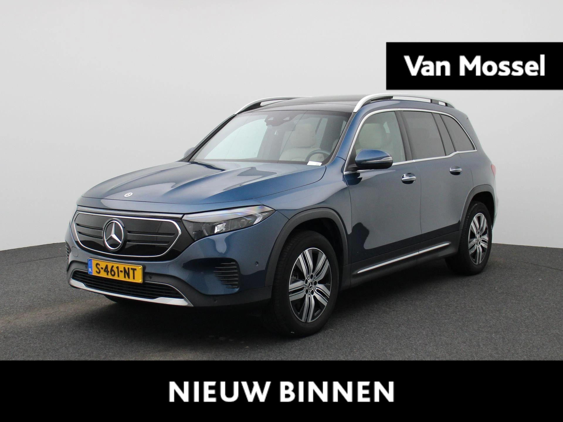 Mercedes-Benz-EQB-image-0