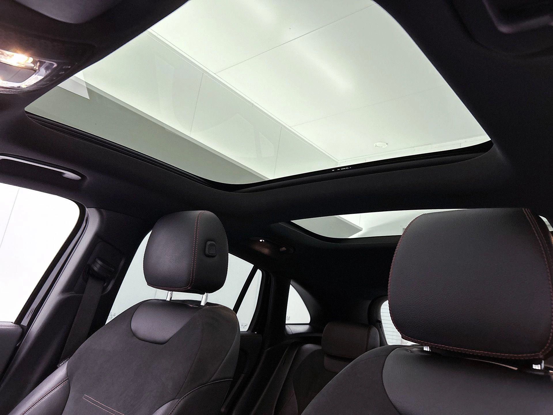 Mercedes-Benz-GLA-image-42