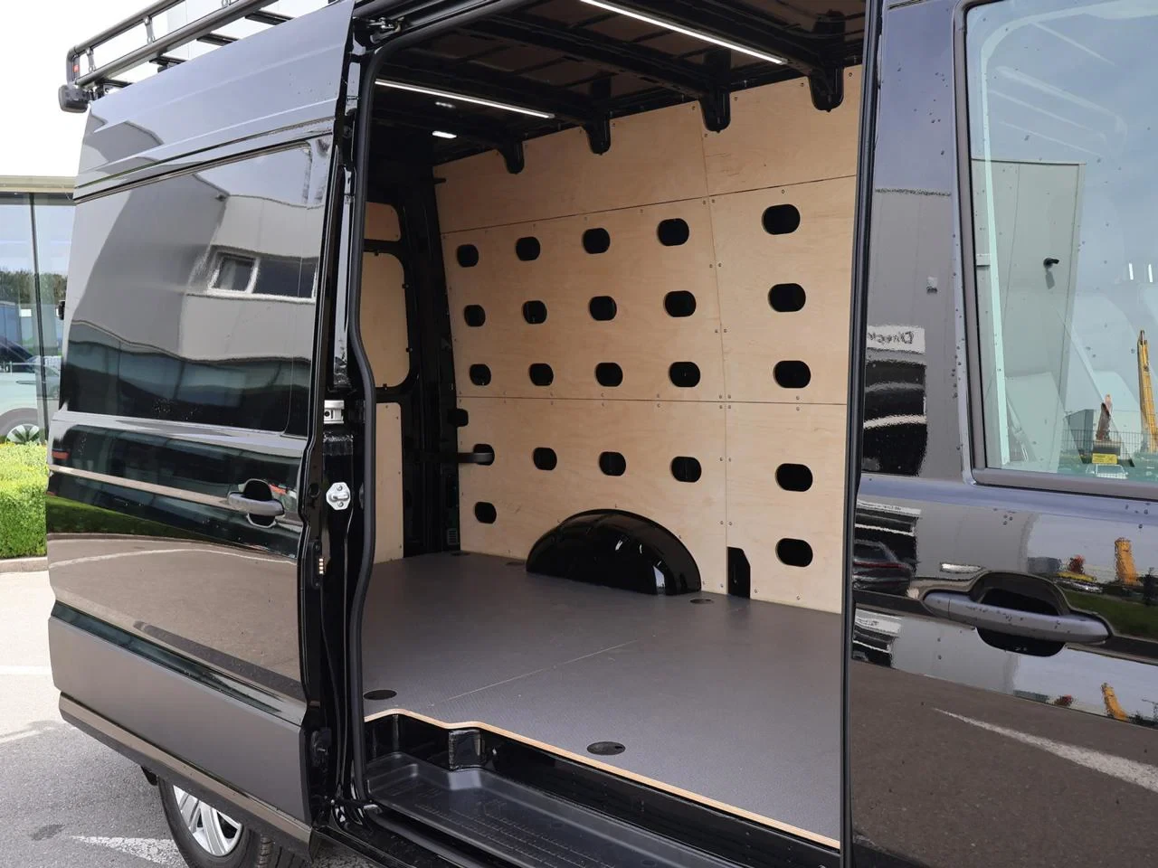 Volkswagen Crafter 35 Fou Mwb Hr Dsl Crafter 2.0 CR TDi L3H3 RWD (EUVI-E) Aut. *DEMO*